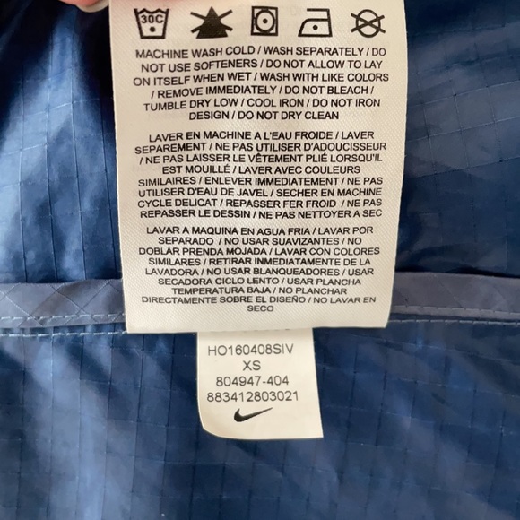 NWOT - Nike Lightweight Hooded Windbreaker - Picture 9 of 9